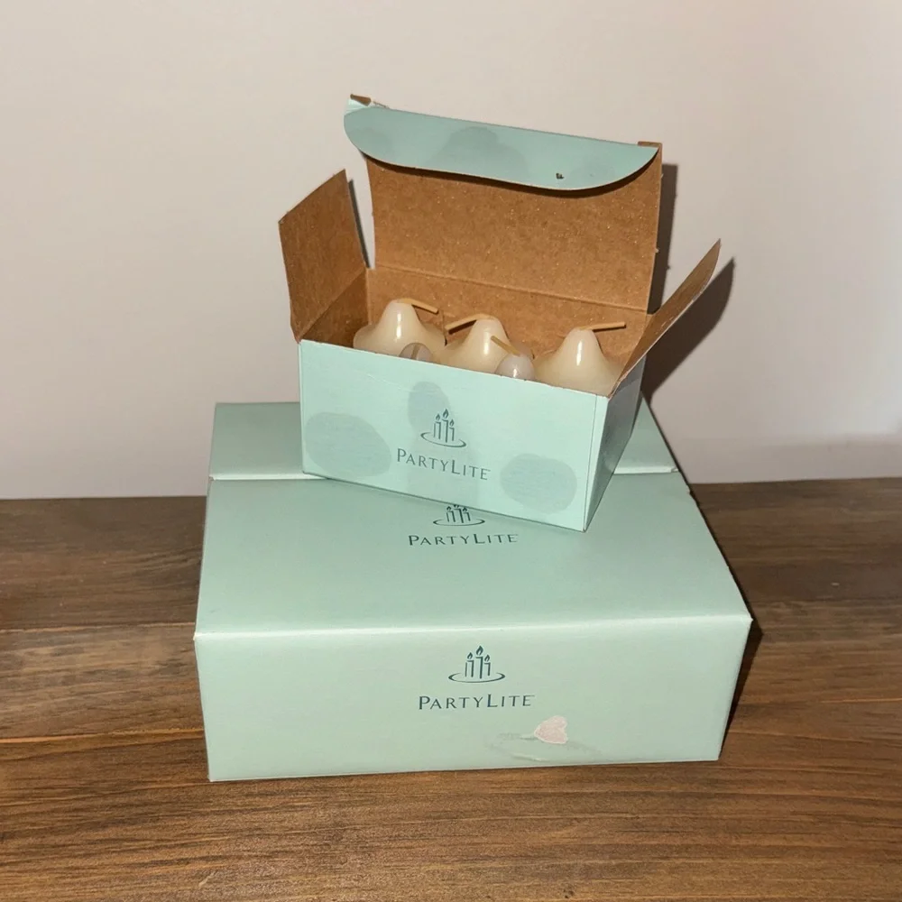 NIB Vintage PartyLite Quilted Crystal Votive Holder Set with 5 Vanilla Candles - Picture 7 of 7